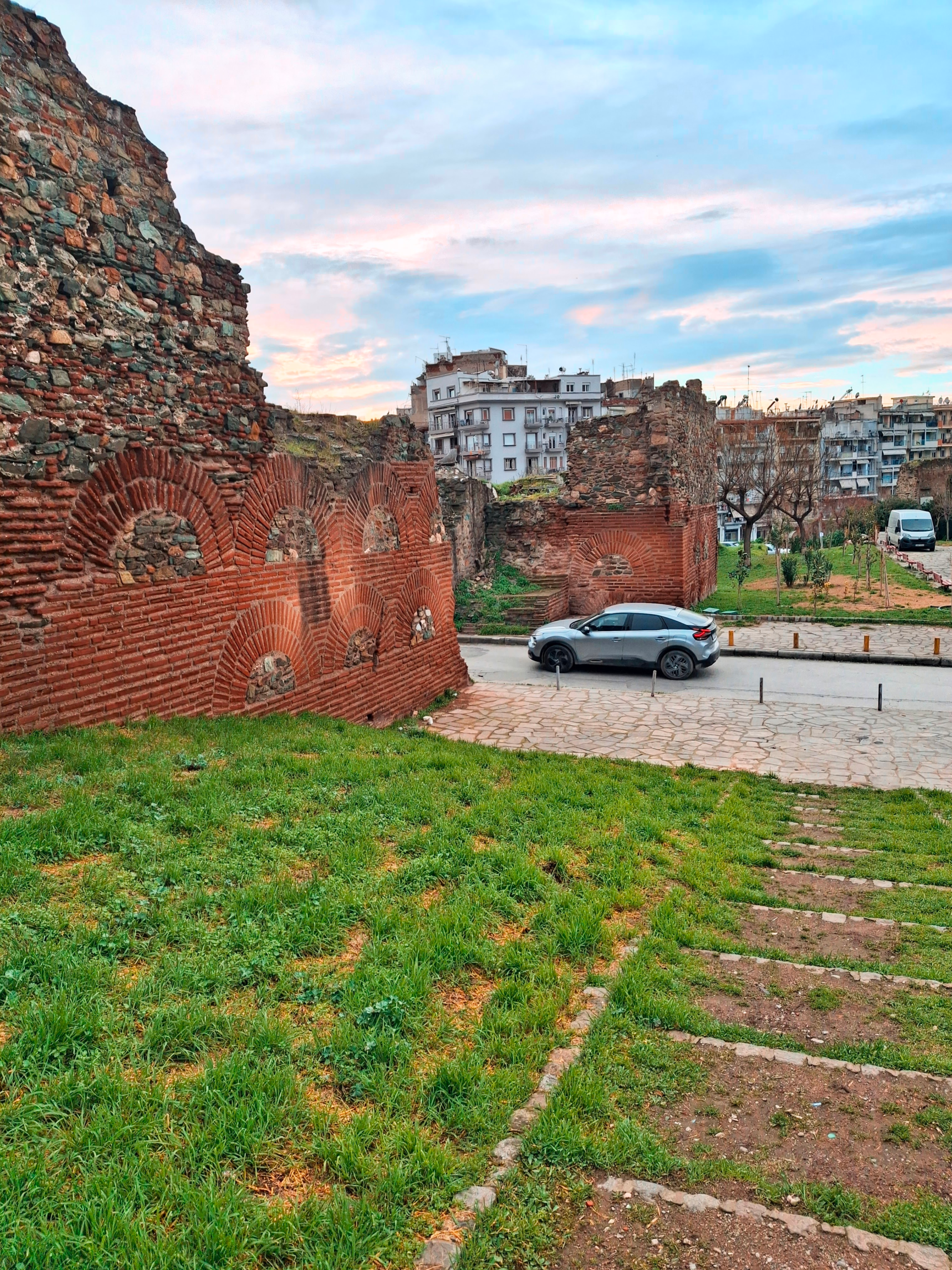 A Complete Guide to the Historic Gates of Thessaloniki’s Byzantine Walls & Walking Tour